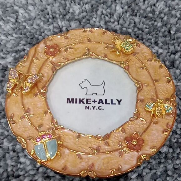 Rare set of 3 Mike + Ally children's picture frames 2 square & 1 circle. NWOT - Picture 3 of 5